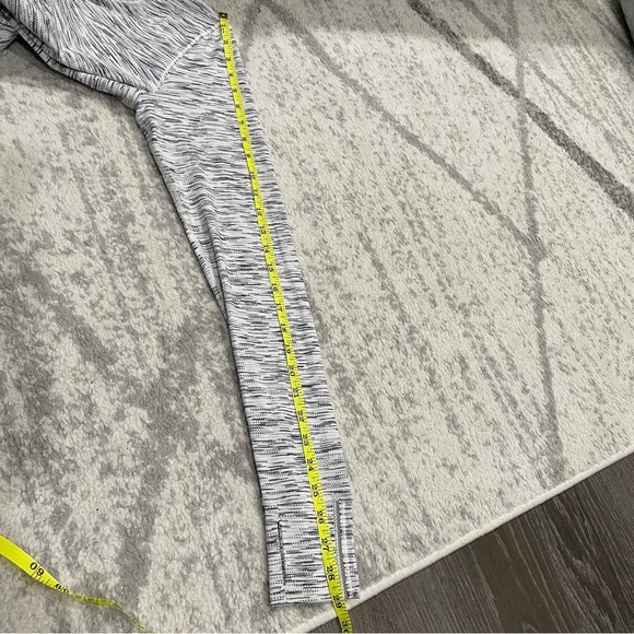 Lululemon Beat The Heat Long Sleeve - Picture 10 of 10